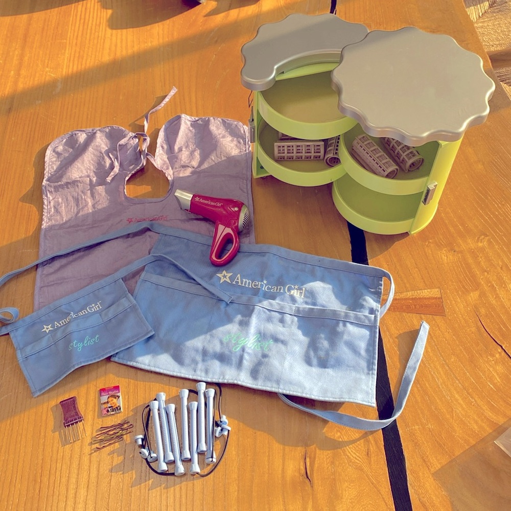 AMERICAN GIRL GREEN STYLING CENTER SALON CADDIE & HAIR ACCESORIES